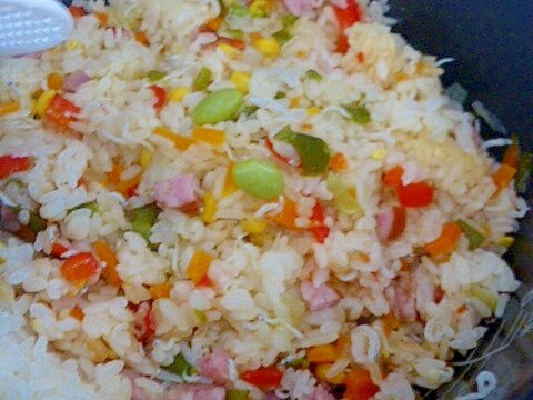 炊飯器で時短！彩り野菜とじゃこのピラフ